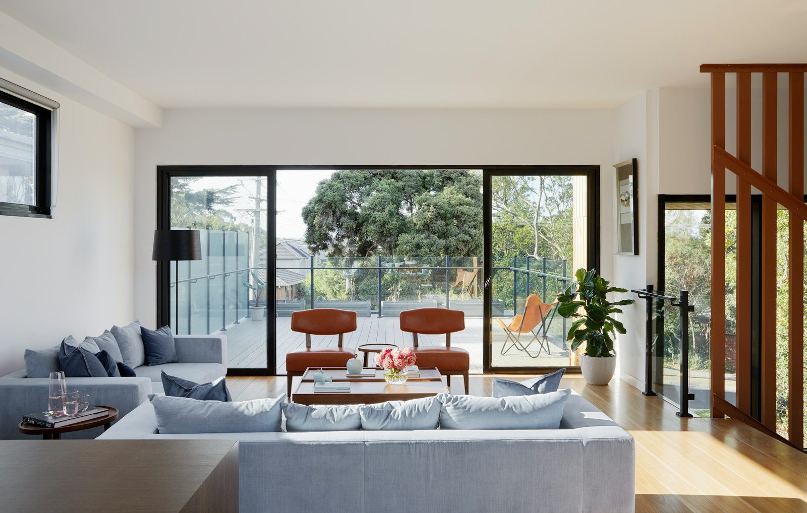 Minimalist Tasarım Unsurlarıyla Modern Bir Oturma Odası Yaratma İpuçları